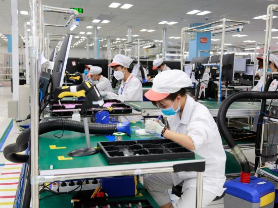 What factors affect Vietnam’s economy in 2023